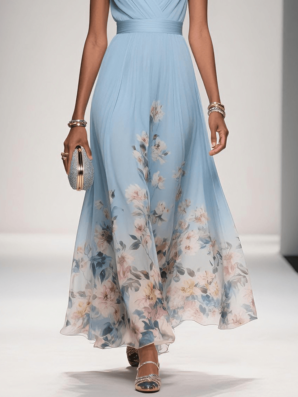 Elsa | Robe longue en mousseline de soie bleu clair à col en V